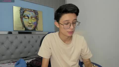 santiago_russo18 online show from April 2026 06:31:01 PM