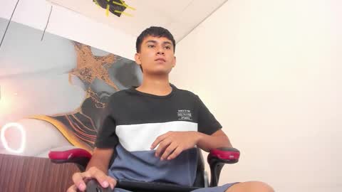 santiagocool online show from April 2026 12:31:01 PM