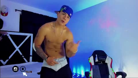 Santi Reyes online show from February 2025 02:45:01 AM