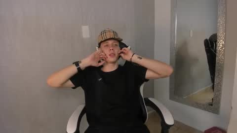 Julius Novachrono  online show from November 2025 07:35:02 PM