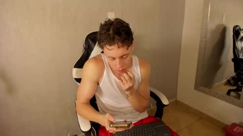 Julius Novachrono  online show from November 2025 11:42:02 AM