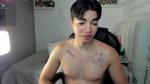 Snapshot of santy7u7 chatting on November 2025 01:24:02 PM Mr. Santiago online show from November 2025 01:24:02 PM