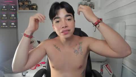 Snapshot of santy7u7 chatting on April 2026 01:28:01 PM Mr. Santiago online show from April 2026 01:28:01 PM
