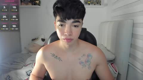 Snapshot of santy7u7 chatting on June 2026 01:35:01 PM Mr. Santiago online show from June 2026 01:35:01 PM