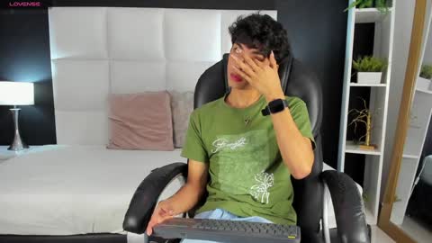 Santiago Carrington online show from December 2024 08:34:01 PM