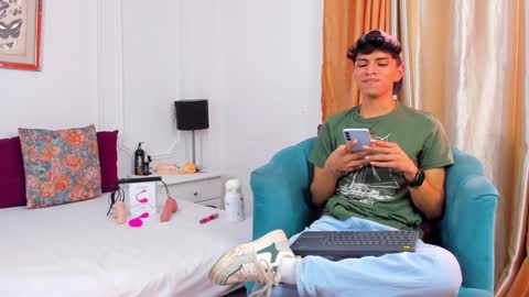 Santiago Carrington online show from January 2025 08:55:01 PM