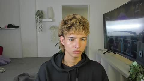 kitty online show from November 2025 02:01:02 AM