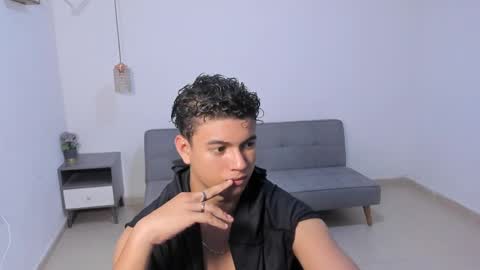 santy_stump online show from April 2026 09:42:01 PM