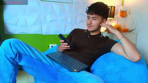 Santyago online show from September 2025 07:05:01 PM