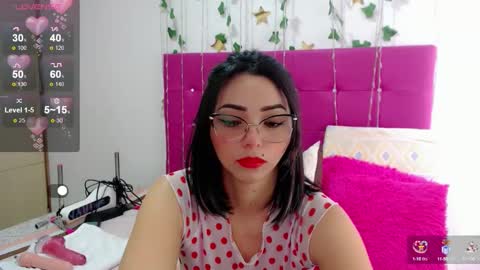 Snapshot of sara_arias00 chatting on October 2025 01:44:01 PM Sara online show from October 2025 01:44:01 PM