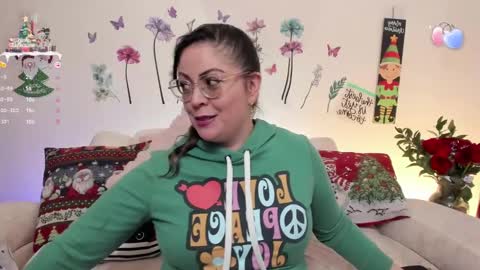 Snapshot of sara_crowe chatting on December 2024 06:13:02 AM Sara Crowe online show from December 2024 06:13:02 AM