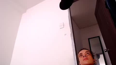 sara_johnson__ online show from October 2025 04:17:01 PM