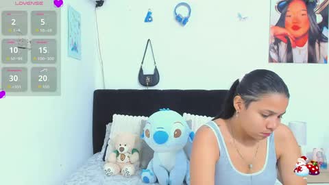 Snapshot of sara_mendez2_ chatting on April 2026 11:32:02 PM Sara Mendez online show from April 2026 11:32:02 PM