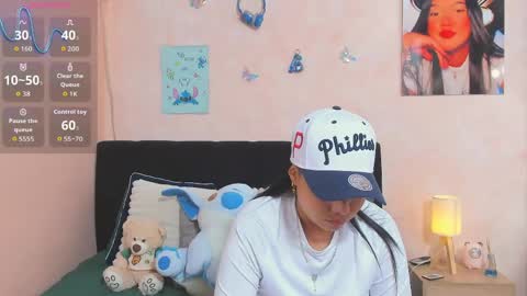 Snapshot of sara_mendez2_ chatting on May 2026 11:32:02 PM Sara Mendez online show from May 2026 11:32:02 PM