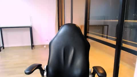 Snapshot of sara_oxford chatting on April 2026 05:32:02 AM Sara online show from April 2026 05:32:02 AM