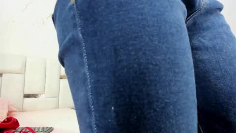 sara_sm1th_ online show from May 2026 12:00:01 PM