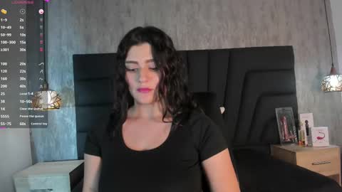 Snapshot of sara_stone17 chatting on February 2025 02:33:01 PM  -  online show from February 2025 02:33:01 PM