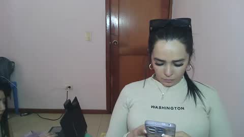 Sara online show from November 2025 06:21:01 PM