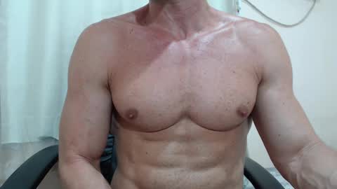 saradorj92 online show from November 2025 05:35:02 PM