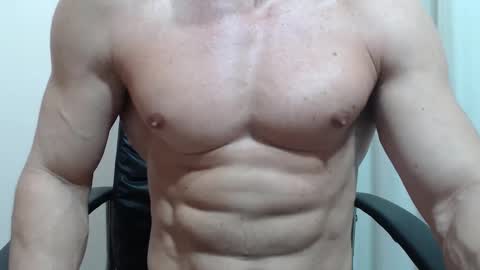 saradorj92 online show from February 2026 06:37:01 AM