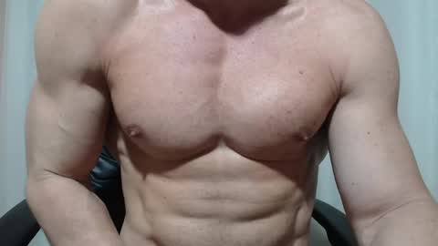 saradorj92 online show from April 2026 11:53:01 PM