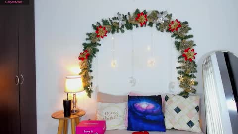 sarah  cinnamon online show from December 2025 07:21:01 PM