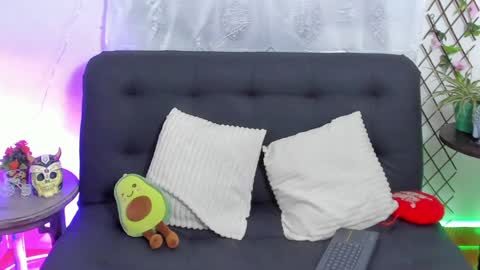 Snapshot of sarah_and_nicolle chatting on January 2025 11:24:01 PM Sarah Redhair Nicolle Black hair online show from January 2025 11:24:01 PM