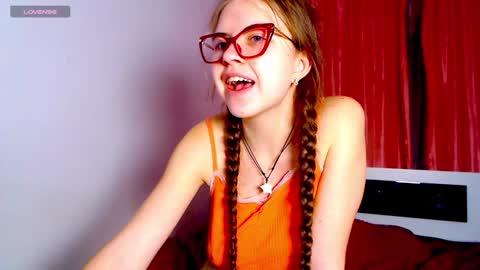 Snapshot of sarah_hs chatting on December 2024 06:49:02 PM Sarah online show from December 2024 06:49:02 PM