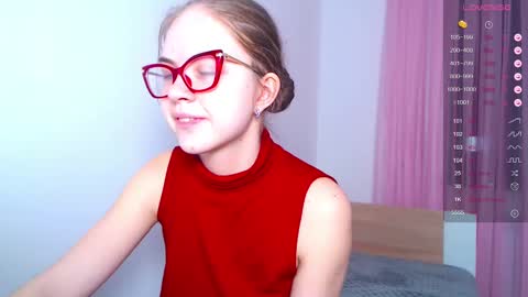 Snapshot of sarah_hs chatting on March 2025 03:34:01 PM Sarah online show from March 2025 03:34:01 PM