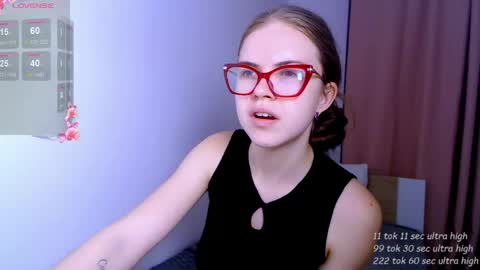 Snapshot of sarah_hs chatting on May 2026 04:26:04 PM Sarah online show from May 2026 04:26:04 PM
