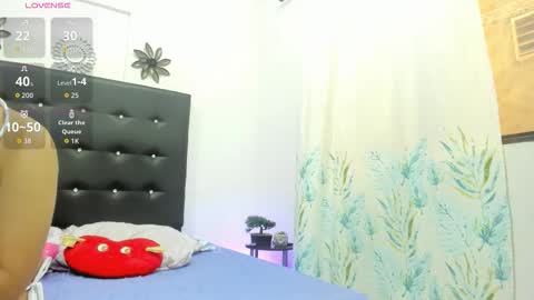 Snapshot of sarah_lowee chatting on September 2025 06:22:02 PM sarah_lowee online show from September 2025 06:22:02 PM
