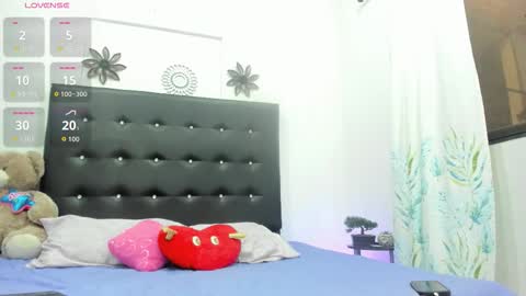 Snapshot of sarah_lowee chatting on September 2025 08:14:01 PM sarah_lowee online show from September 2025 08:14:01 PM