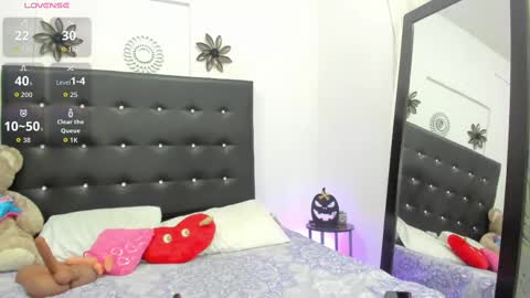 Snapshot of sarah_lowee chatting on October 2025 07:04:02 PM sarah_lowee online show from October 2025 07:04:02 PM