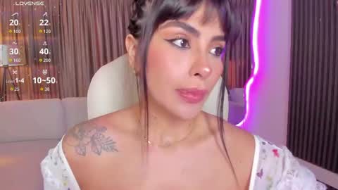 Snapshot of sarah_stonne_ chatting on June 2026 02:12:01 PM Sarah online show from June 2026 02:12:01 PM
