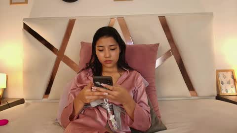 Snapshot of sarahevans__ chatting on December 2024 01:29:01 AM Sarah Evans online show from December 2024 01:29:01 AM