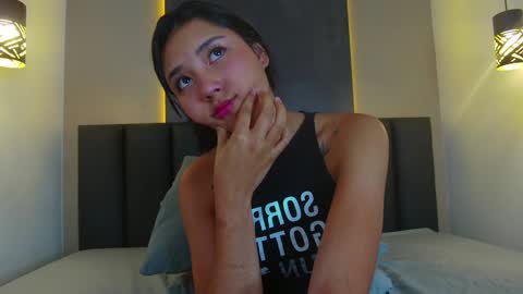 Snapshot of sarahevans__ chatting on January 2025 06:23:01 PM Sarah Evans online show from January 2025 06:23:01 PM