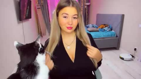 Sarah online show from December 2025 05:41:01 PM