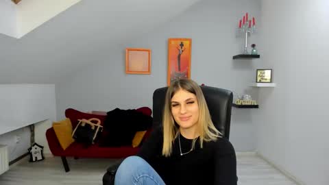 sarahowenn online show from December 2025 08:59:01 PM