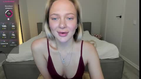 Snapshot of sarahphyllis chatting on May 2026 07:32:02 PM sarahphyllis online show from May 2026 07:32:02 PM