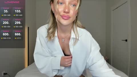 Snapshot of sarahphyllis chatting on May 2026 09:23:01 PM sarahphyllis online show from May 2026 09:23:01 PM