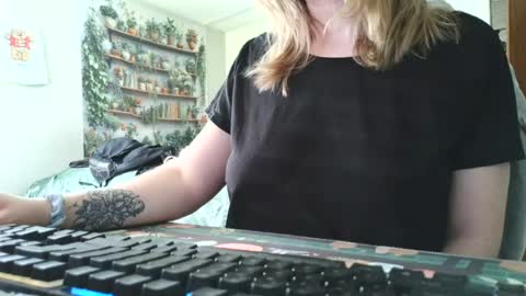 Snapshot of sarahpmummy chatting on June 2026 08:19:01 PM Sarah online show from June 2026 08:19:01 PM
