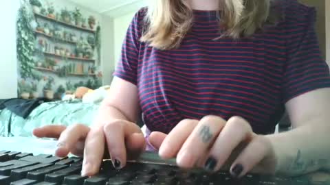 Snapshot of sarahpmummy chatting on June 2026 08:20:02 PM Sarah online show from June 2026 08:20:02 PM