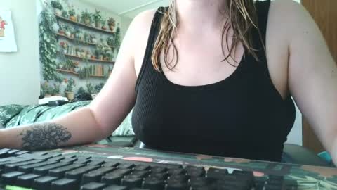 Snapshot of sarahpmummy chatting on July 2026 08:27:02 PM Sarah online show from July 2026 08:27:02 PM