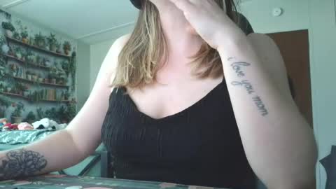 Snapshot of sarahpmummy chatting on July 2026 09:31:02 PM Sarah online show from July 2026 09:31:02 PM