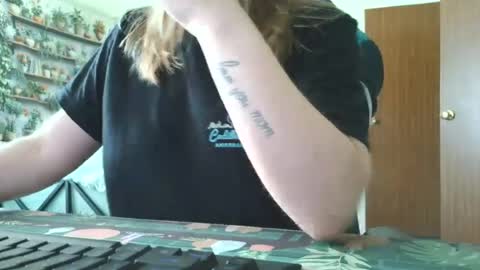 Snapshot of sarahpmummy chatting on July 2026 09:06:02 PM Sarah online show from July 2026 09:06:02 PM