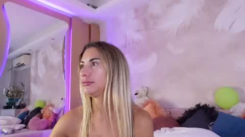 Snapshot of sarajennyfer chatting on June 2026 04:30:02 AM Jenny online show from June 2026 04:30:02 AM