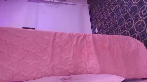 Sara  online show from October 2025 12:03:02 PM