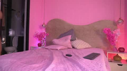 Snapshot of sarak_ chatting on May 2026 06:09:01 PM Sara online show from May 2026 06:09:01 PM