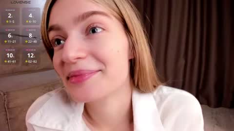 Snapshot of sarakinsly chatting on June 2026 09:16:01 PM Rosie online show from June 2026 09:16:01 PM