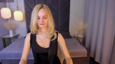 Snapshot of sarasubtlety chatting on September 2025 01:33:02 PM Sara online show from September 2025 01:33:02 PM